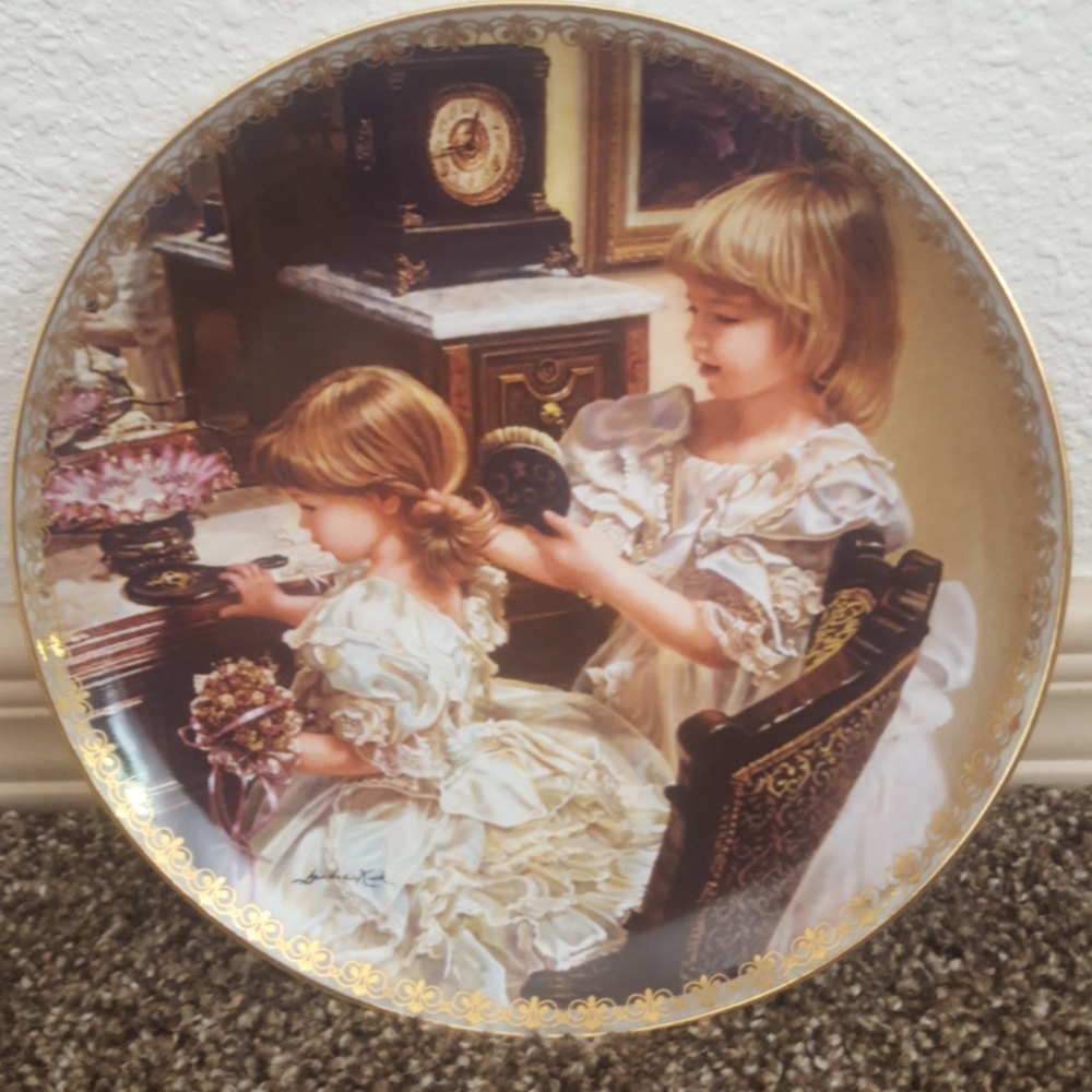 Plate & Frame Sisters Moment's of Friendship Collectors' Plate - Picture 3 of 5